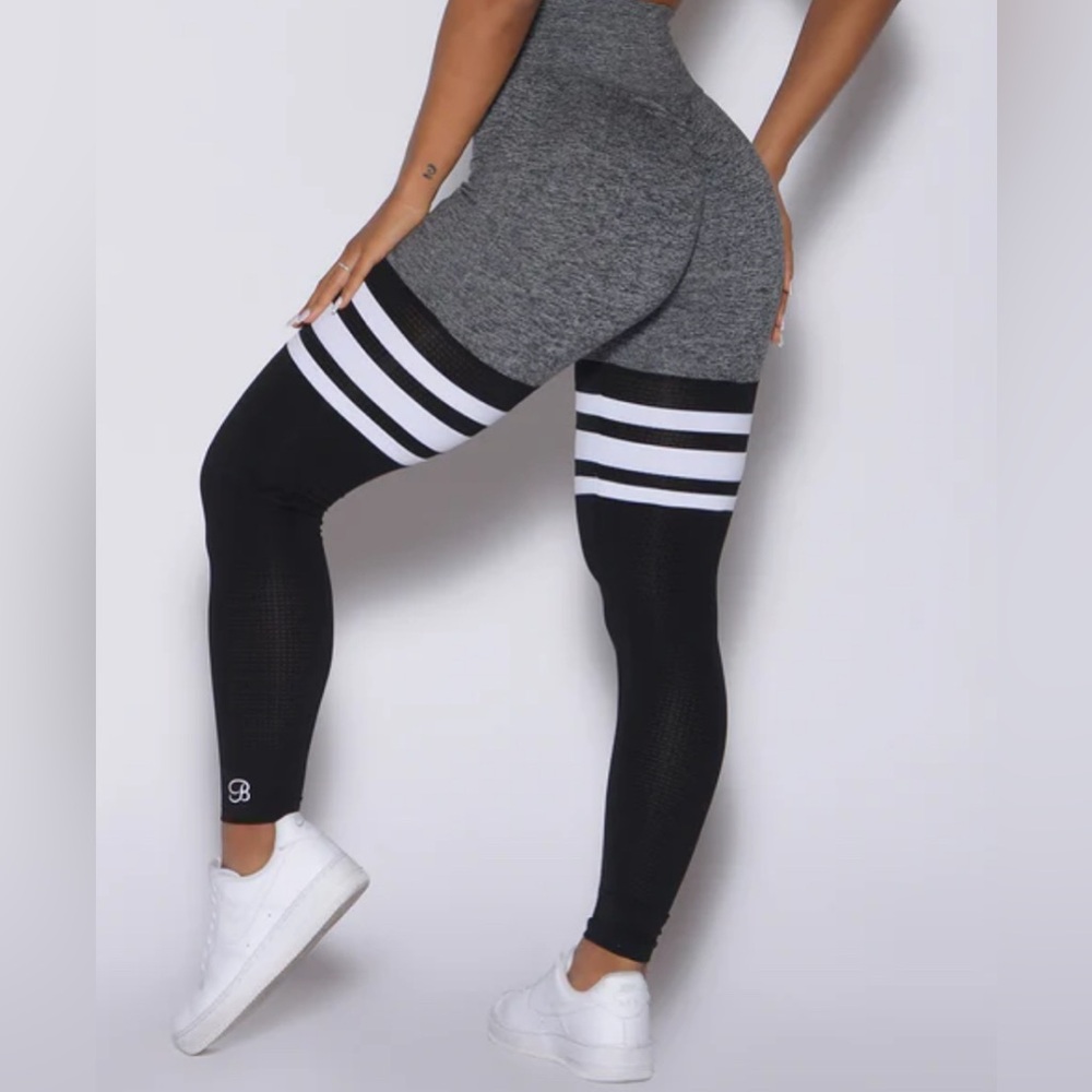 Like NEW! 🔥Bombshell Sportswear Gray and Black High-Rise Leggings